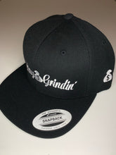 Load image into Gallery viewer, Everyday Grindin’ Snapback (Black)

